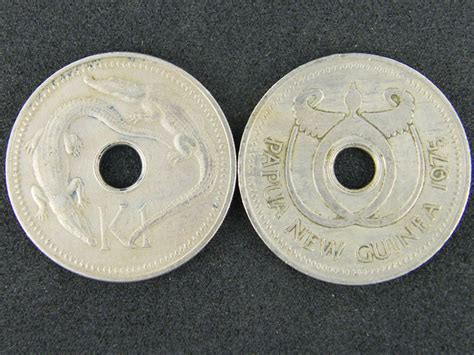 TWO PAPUA NEW GUINEA COINS 1 K OP927