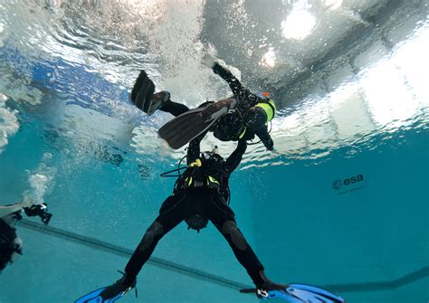 ESA - Tim scuba diving for space