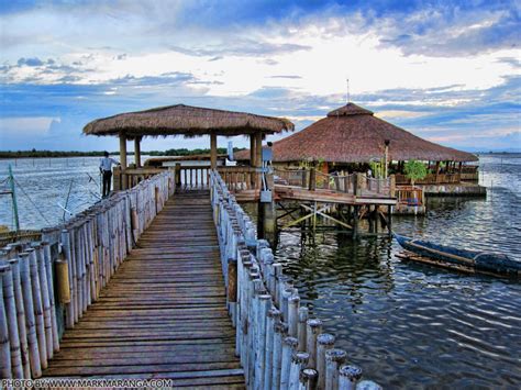 Lantaw Floating Native Restaurant - Philippines Tour Guide