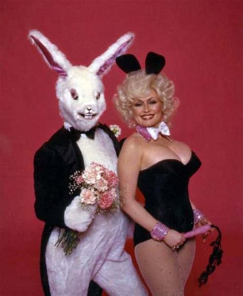 1978: Bunny Girl Dolly Parton Seduces The Easter Bunny - Flashbak