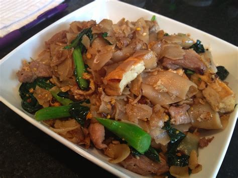 Pad See Ew -- Thai Soy Sauce Noodles ~ Food Generalist