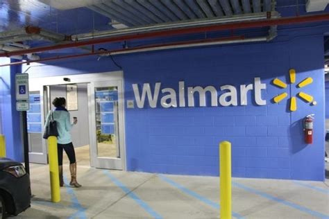 The 19 Least Walmart Things About Washington D.C.'s First Walmart ...