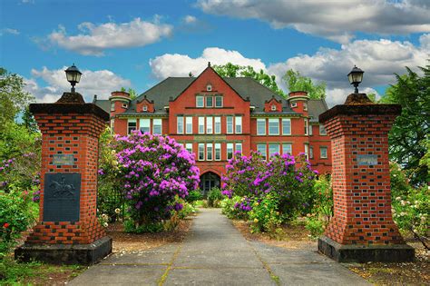 Eaton Hall, building on the campus of Willamette University in Salem ...