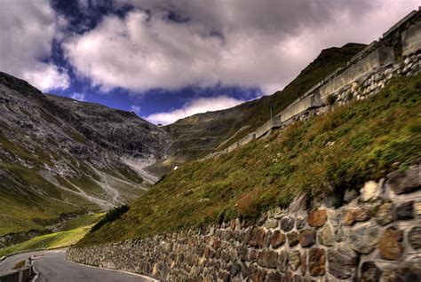 Stelvio pass - view upwards | James Bennett | Flickr