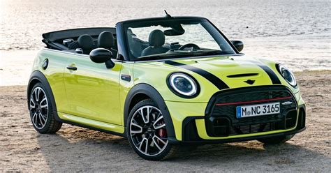 GALERI: MINI Convertible LCI F57 dalam Zesty Yellow 2021 F57 MINI Convertible in Zesty Yellow ...