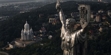 New photos of Ukraine’s de-Sovietized ‘Mother Ukraine’ monument ...