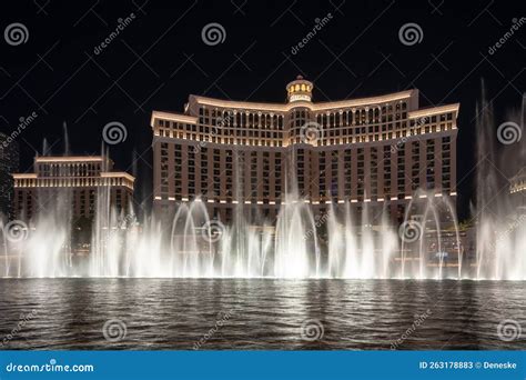 Las Vegas, Fountain Show at the Bellagio Hotel at Night Editorial Stock Photo - Image of show ...