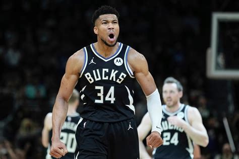 Giannis Antetokounmpo injury update as Milwaukee Bucks star limps off ...