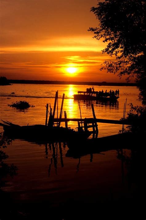 Sunset over Perak River editorial stock image. Image of malaysia - 26139009