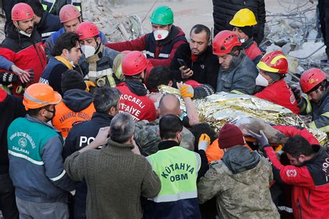 Turkey earthquake rescuers find 'miracle' survivors but frustration ...