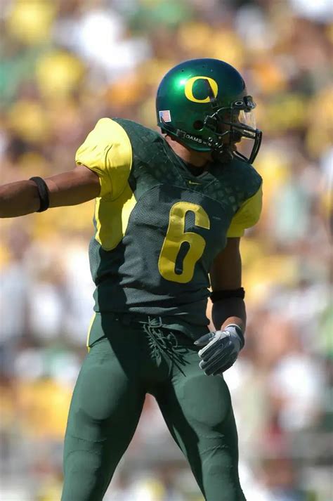 Keep Our Ducks Safe: A Brief History of Oregon’s Football Helmets | FishDuck