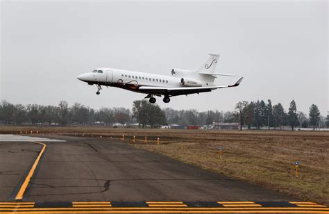 Could Salem's McNary Field Airport have commercial flights?