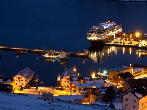 Hurtigruten Northern Lights Cruise | Holidays 2024/2025 | Best Served Scandinavia