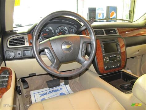 Ebony/Light Cashmere Interior 2008 Chevrolet Avalanche LTZ Photo ...