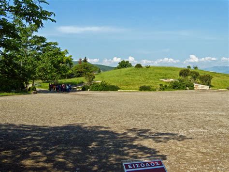 Megas Alexandros: The tomb of King Philip II of Macedonia in Vergina