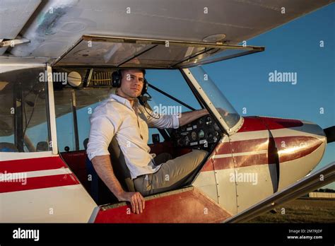 Cockpit piper super cub aircraft hi-res stock photography and images ...