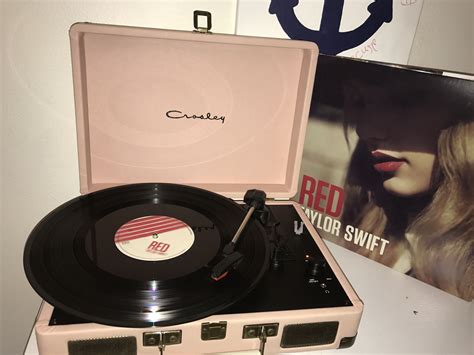 Taylor Swift's "Red" vinyl | Taylor swift album, Vinyl aesthetic, Taylor swift pictures