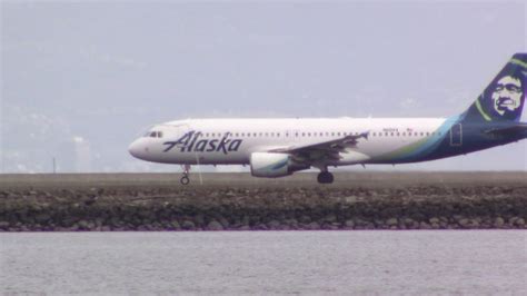 Alaska Airlines - Airbus A320-200 (N621VA) Takeoff From San Francisco ...