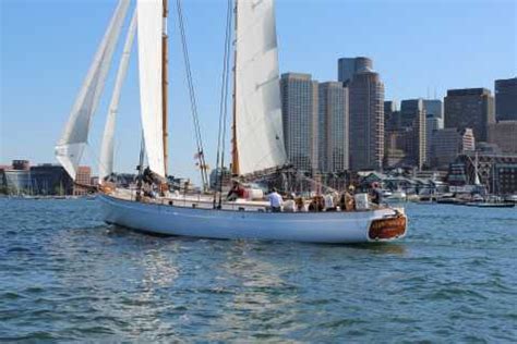 Classic Harbor Line Boston | GetYourGuide Supplier