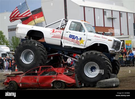 Monster truck crushing hi-res stock photography and images - Alamy