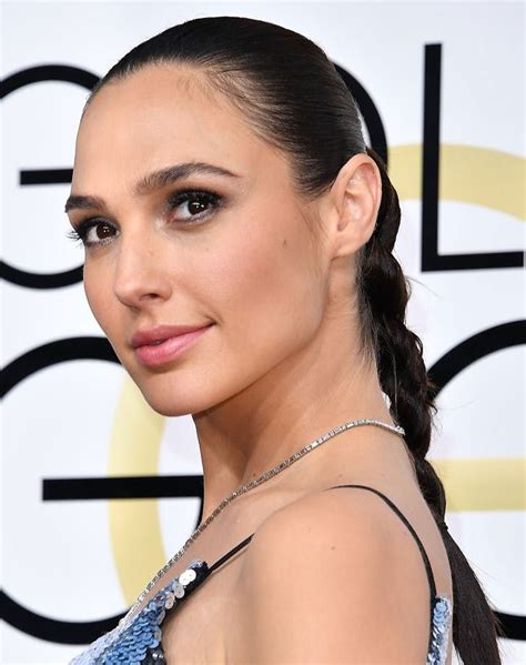 7 Makeup Tips We Learned from Gal Gadot (aka Wonder Woman) | Gal gadot, Gal gardot, Gal gabot