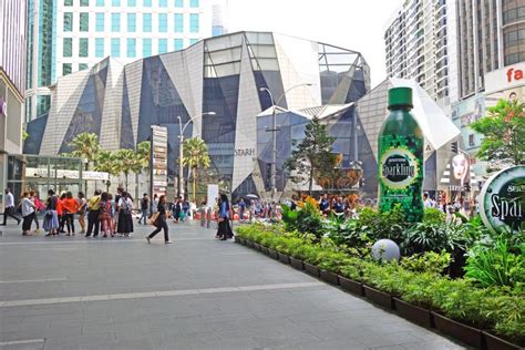 Malaysia, Kuala Lumpur - October 16, 2018: Pavilion Crystal Fountain at ...