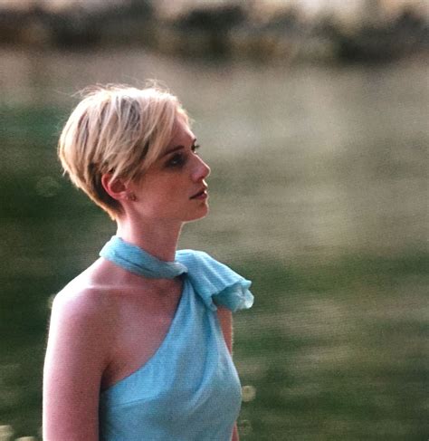 Elizabeth Debicki | Gray hair cuts, Short grey haircuts, Shortish hair