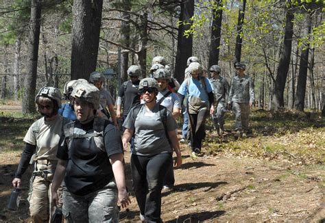 Infantry spouses participate in day of military activities | Article | The United States Army