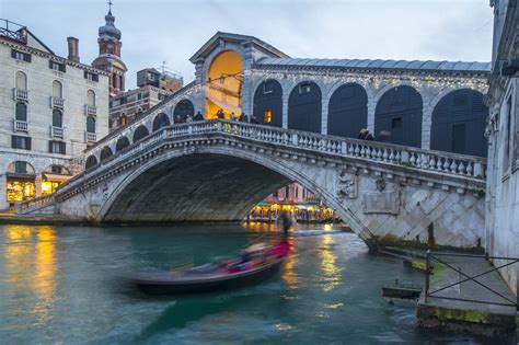 A Guide to Venice's Historic Rialto Bridge