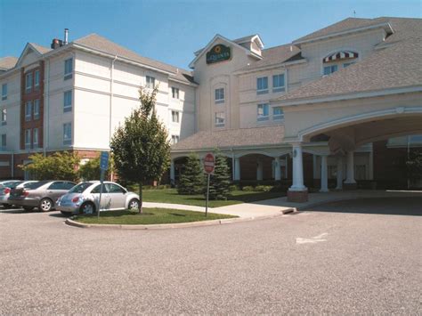 La Quinta Inn & Suites by Wyndham Islip - MacArthur Airport Hotel (Hauppauge (NY)) - Deals ...