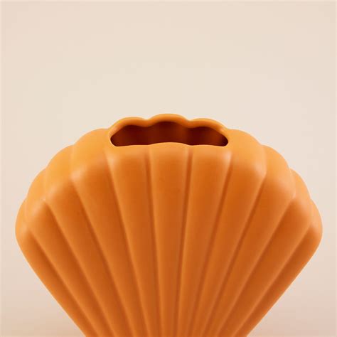 PRYNWAN พรินวัน I Orange Tone Shell Porcelain Vase | แจกัน เซรามิก - PRYNWAN