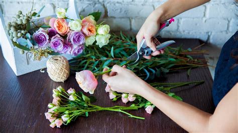 Things Need To Consider When Buying Flowers In The Shop - Guest Post Today