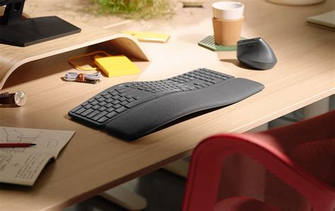 The Logitech Ergo K860 Makes Typing a Comfortable Breeze