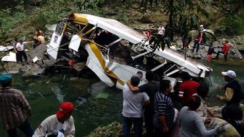 20 dead in bus crash in Mexico