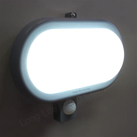 PIR Movement Sensor 10W LED BULKHEAD Light Outdoor Security Wall Light ...