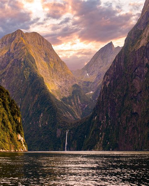 Beautiful day at Milford Sound. Milford Sound, New Zealand. [1200x1500 ...