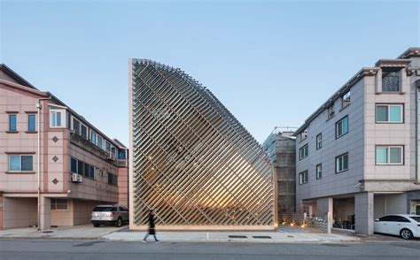 Parametrically designed Louverwall house is a home to a couple with five cats