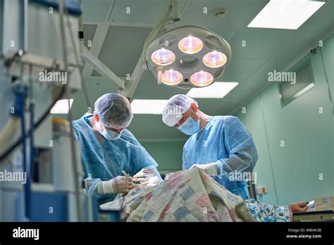 surgeons in the operating room during surgery Stock Photo - Alamy