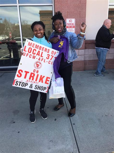 We stand with the Stop & Shop workers! – SEIU 1199 NE