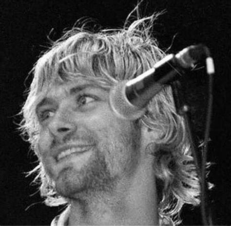 Kurt Cobain at Reading festival, Reading, UK. 1992 | Nirvana kurt cobain, Nirvana kurt, Donald ...