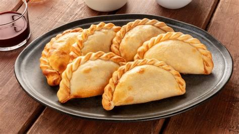 Empanadas argentinas: los ingredientes más controversiales de un clásico