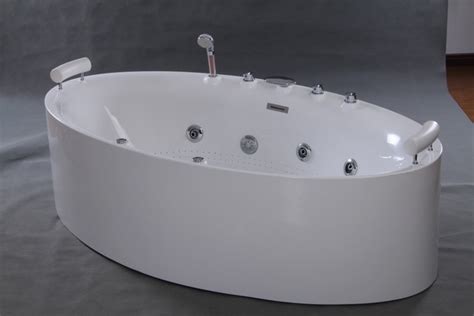 Freestanding whirlpool tub – the power of hydro massage as therapy