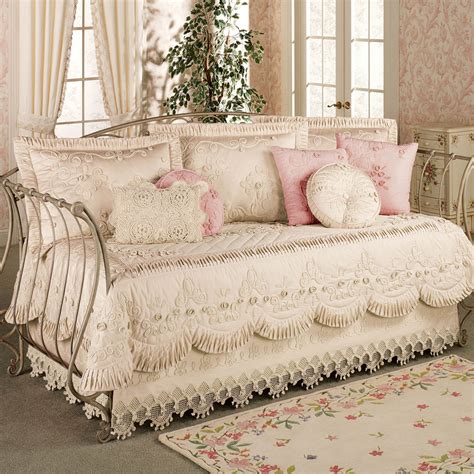 Tranquil Garden Daybed Bedding Set Daybed | Shabby chic room, Shabby ...