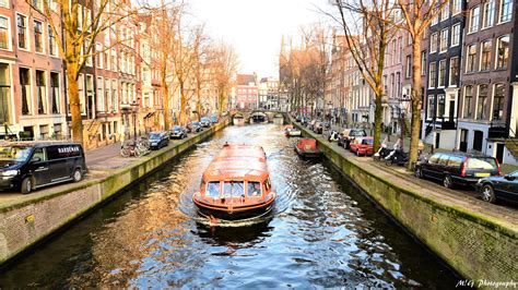 Amsterdam's Canal Boats Are Going Electric Too