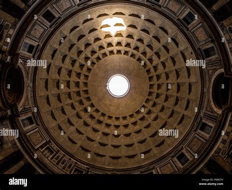 Oculus interior. The Pantheon. Ancient Roman Temple. Now a Christian church. Rome, Italy Stock ...