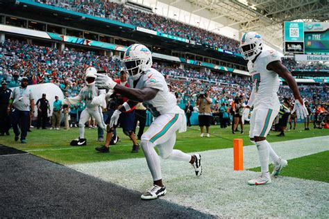 Tyreek Hill’s selfie backflip video highlights Dolphins’ win over ...