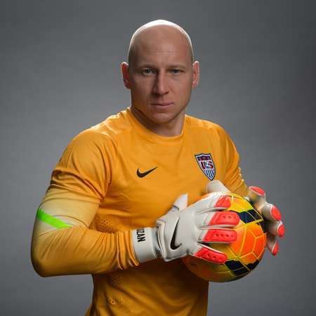 Brad Guzan Bio - net worth, salary, married, height, girlfriend, wife, children, relationship ...