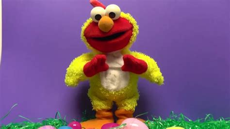 Elmo Sings and Dances the Chicken Dance - YouTube