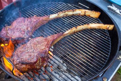 Verzweifelt Bestrafung Kalligraphie tomahawk steak zubereiten grill Würdigen Borke Meeresfrüchte