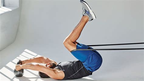 The Reverse Banded Crunch Is the Best Core Move You Haven't Tried Yet | Reverse crunches ...